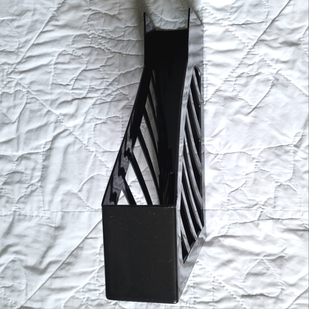 3/$15 🌸 2.25" Magazine Rack - Picture 2 of 5